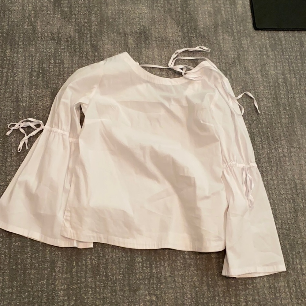 White long sleeve puffy shirt